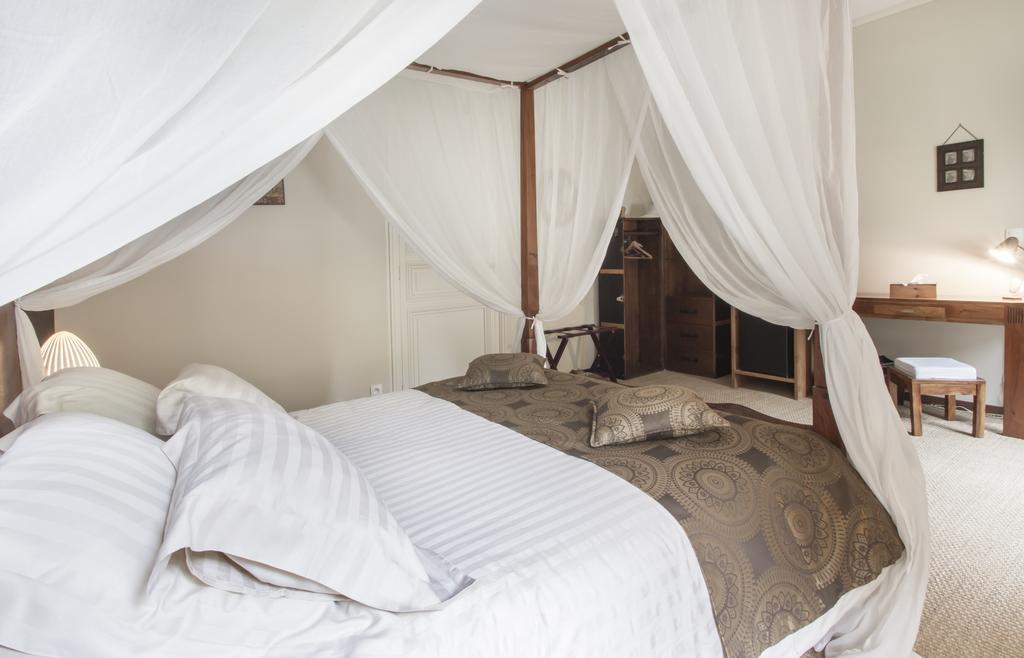 Chateau De Puyrigaud Bed and Breakfast Léoville Εξωτερικό φωτογραφία