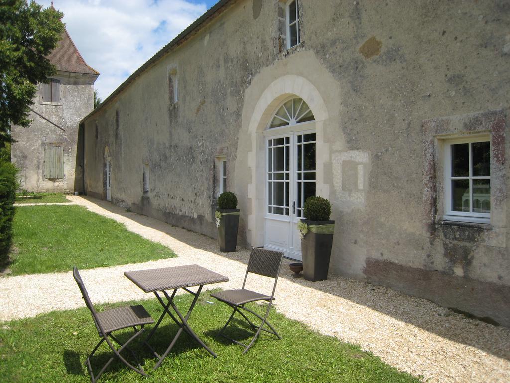 Chateau De Puyrigaud Bed and Breakfast Léoville Εξωτερικό φωτογραφία