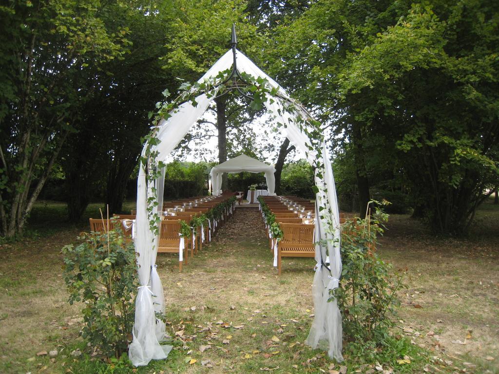 Chateau De Puyrigaud Bed and Breakfast Léoville Εξωτερικό φωτογραφία
