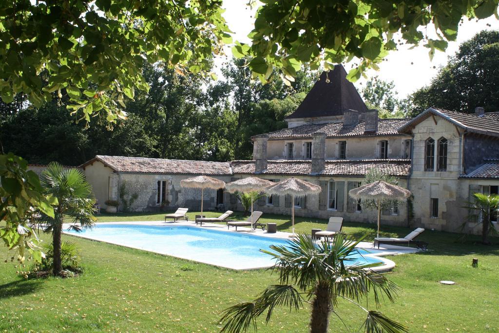 Chateau De Puyrigaud Bed and Breakfast Léoville Εξωτερικό φωτογραφία