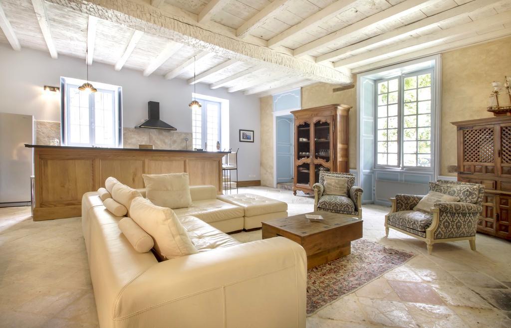 Chateau De Puyrigaud Bed and Breakfast Léoville Εξωτερικό φωτογραφία