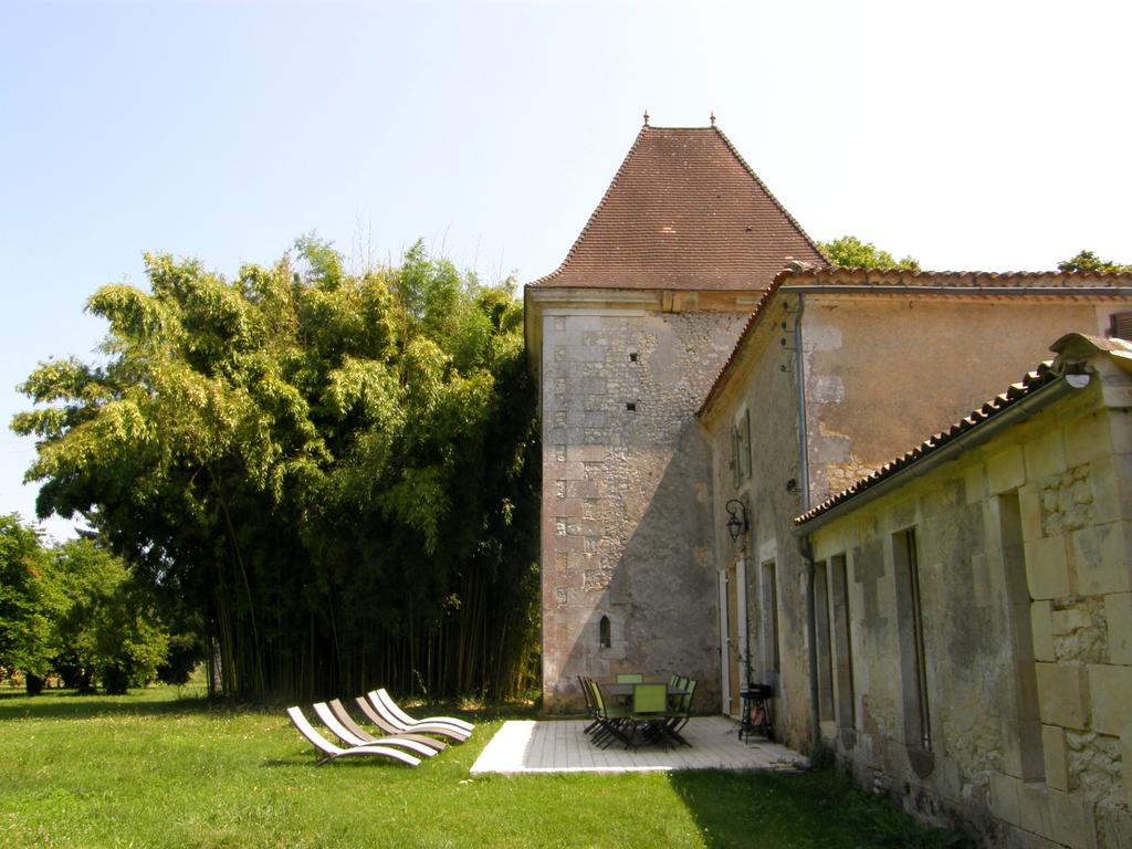 Chateau De Puyrigaud Bed and Breakfast Léoville Εξωτερικό φωτογραφία