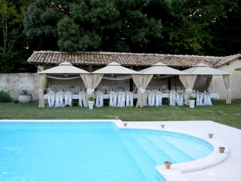 Chateau De Puyrigaud Bed and Breakfast Léoville Εξωτερικό φωτογραφία