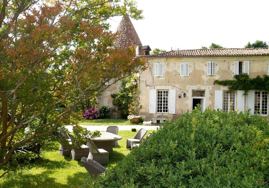 Chateau De Puyrigaud Bed and Breakfast Léoville Εξωτερικό φωτογραφία