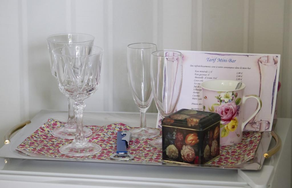 Chateau De Puyrigaud Bed and Breakfast Léoville Εξωτερικό φωτογραφία