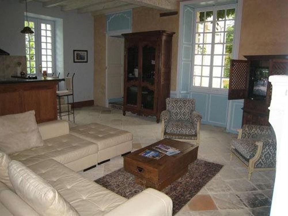 Chateau De Puyrigaud Bed and Breakfast Léoville Εξωτερικό φωτογραφία