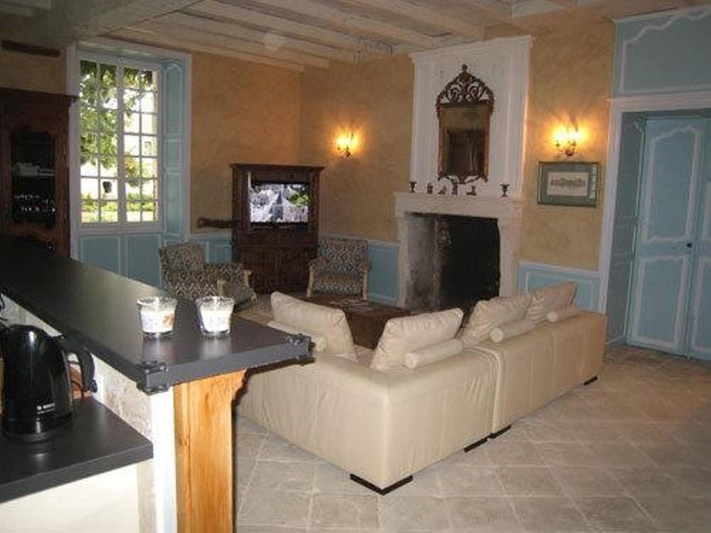 Chateau De Puyrigaud Bed and Breakfast Léoville Εξωτερικό φωτογραφία